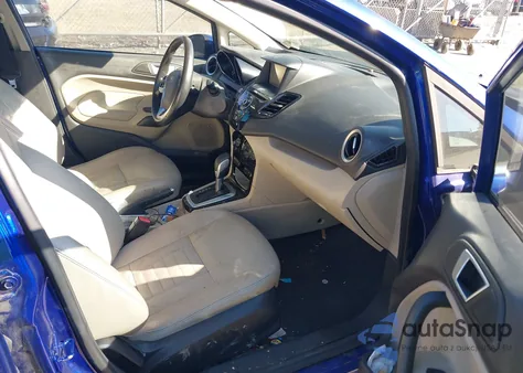 2014 Ford Fiesta Titanium z USA, uszkodzony, nr VIN 3FADP4FJ3EM176698